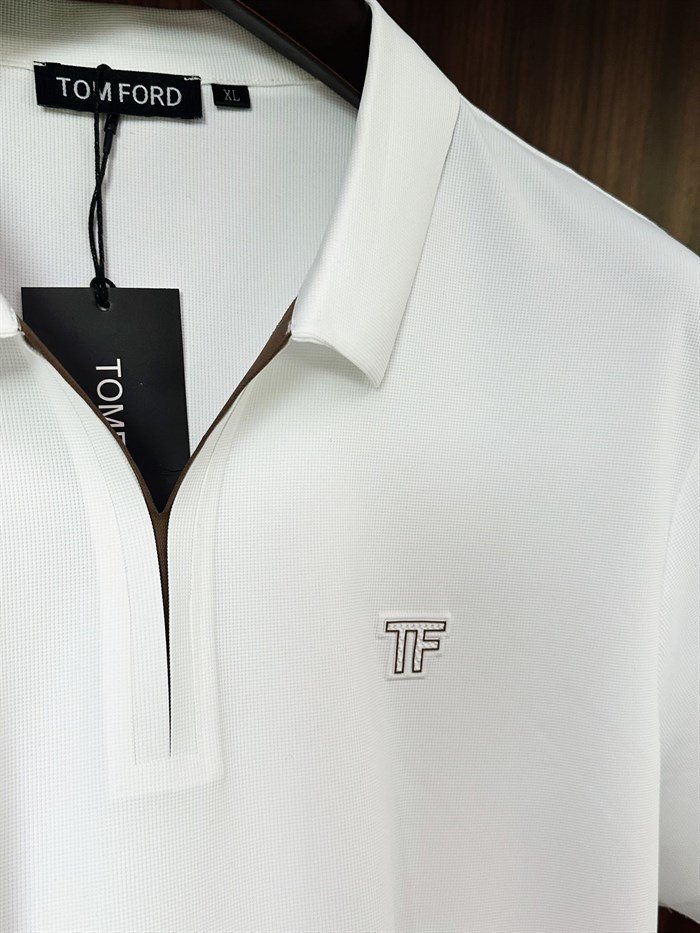 Silikon Logolu Modal Kumaş Yakalı T-Shirt