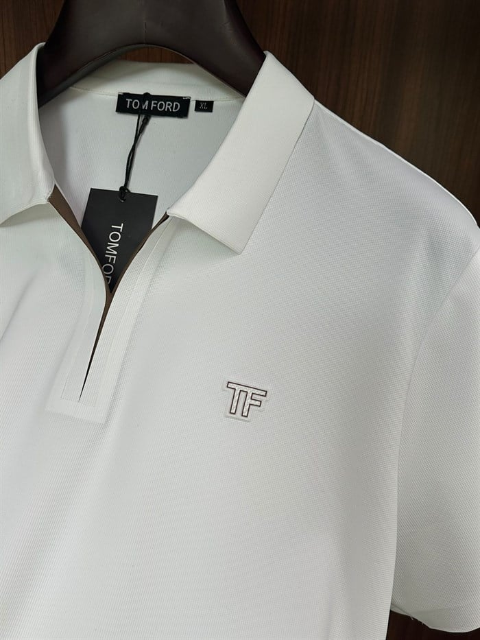 Silikon Logolu Modal Kumaş Yakalı T-Shirt