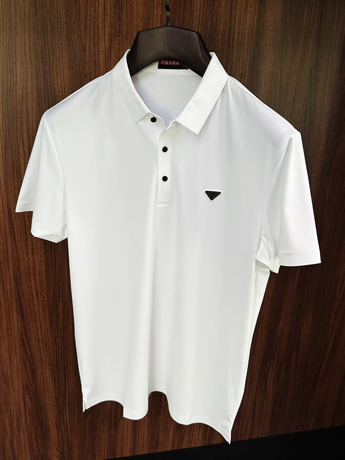 Slikon Gögüs Loglu Siyah Düğme Detaylı Modal Yakalı T-Shirt