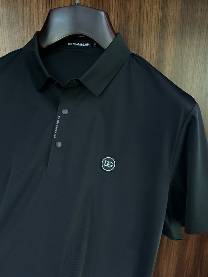 Slikon Gögüs Logolu Düğme Kapamalı Modal Yakalı T-Shirt
