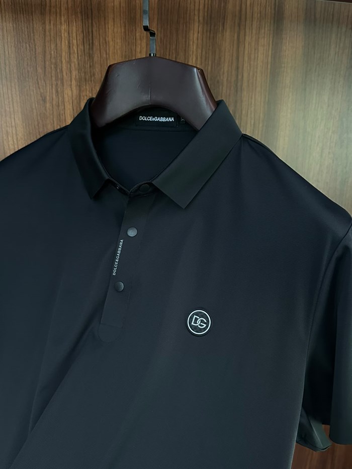 Slikon Gögüs Logolu Düğme Kapamalı Modal Yakalı T-Shirt