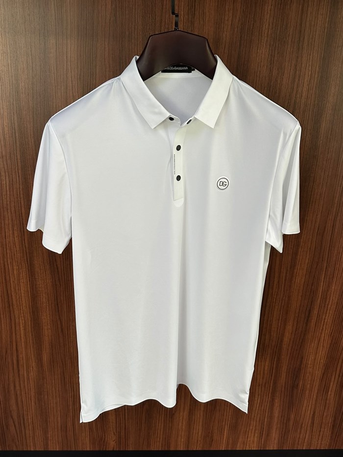 Slikon Gögüs Logolu Düğme Kapamalı Modal Yakalı T-Shirt