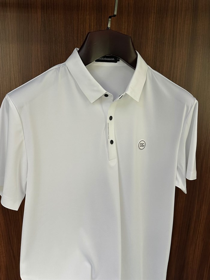 Slikon Gögüs Logolu Düğme Kapamalı Modal Yakalı T-Shirt
