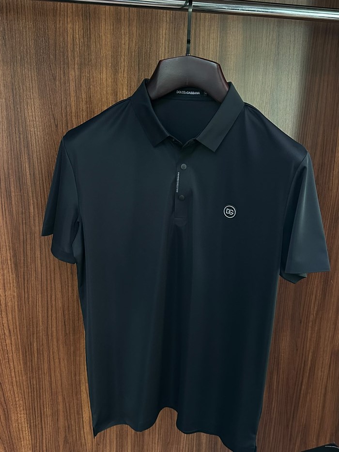 Slikon Gögüs Logolu Düğme Kapamalı Modal Yakalı T-Shirt