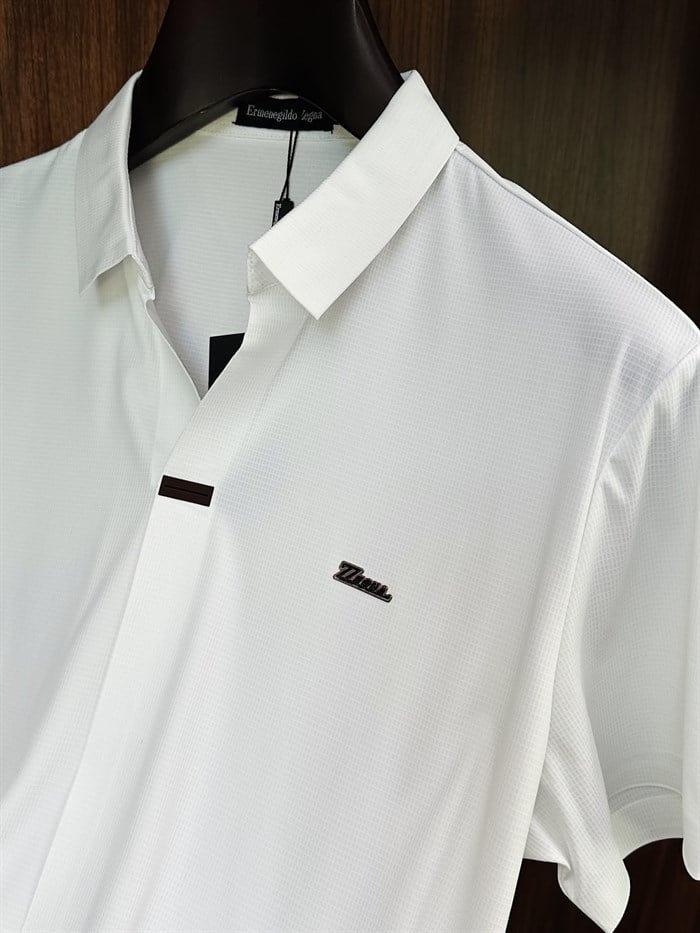 Slikon Loglu Acık Yaka Modal Yakalı T-Shirt