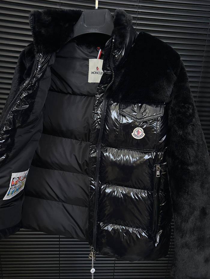 Kolları Kürklü Parlak Kumaş Şişme Mont