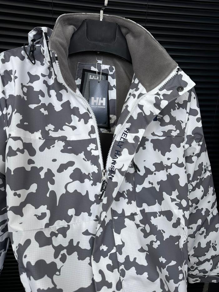 Marka Logolu Kamuflaj Desenli İçi Polarlı Mont