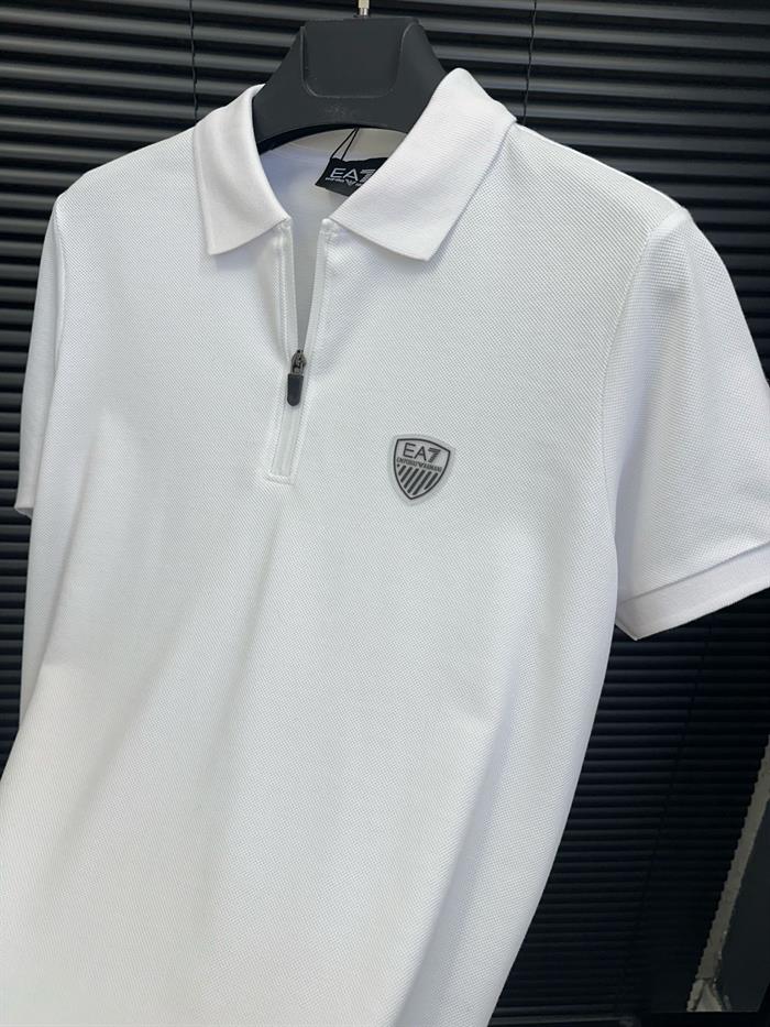 Fermuarlı Kabartma Logolu Yakalı T-Shirt