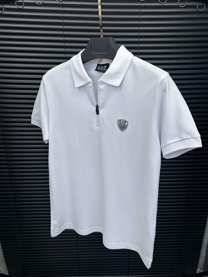 Fermuarlı Kabartma Logolu Yakalı T-Shirt