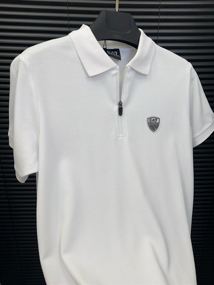 Fermuarlı Kabartma Logolu Yakalı T-Shirt