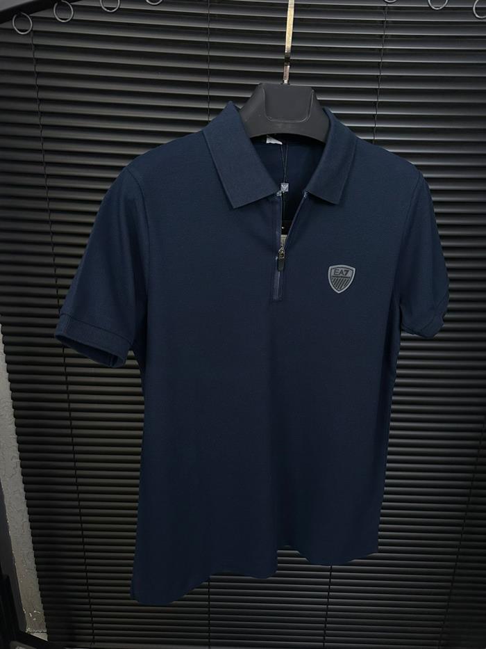 Fermuarlı Kabartma Logolu Yakalı T-Shirt