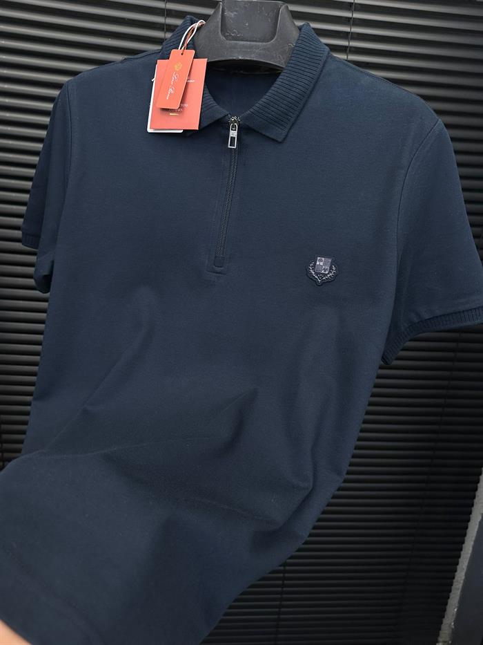 Kabartma Logolu Fermuar Detaylı Yakalı T-Shirt