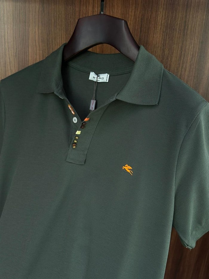 Nakış Armalı Boncuk Detaylı Yakalı T-Shirt