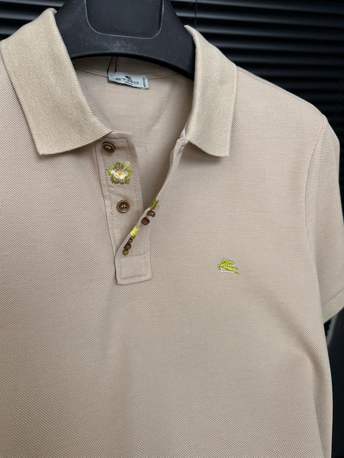 Nakış Armalı Boncuk Detaylı Yakalı T-Shirt