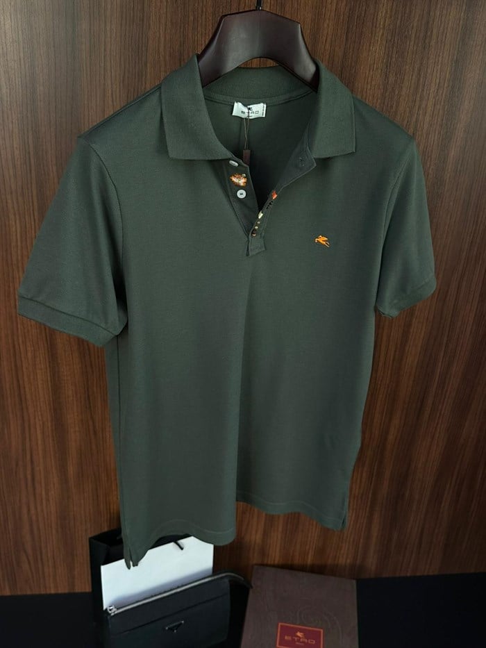Nakış Armalı Boncuk Detaylı Yakalı T-Shirt