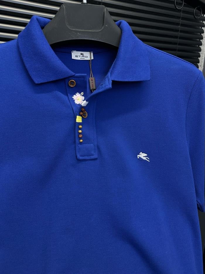 Nakış Armalı Boncuk Detaylı Yakalı T-Shirt