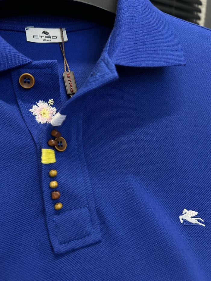 Nakış Armalı Boncuk Detaylı Yakalı T-Shirt