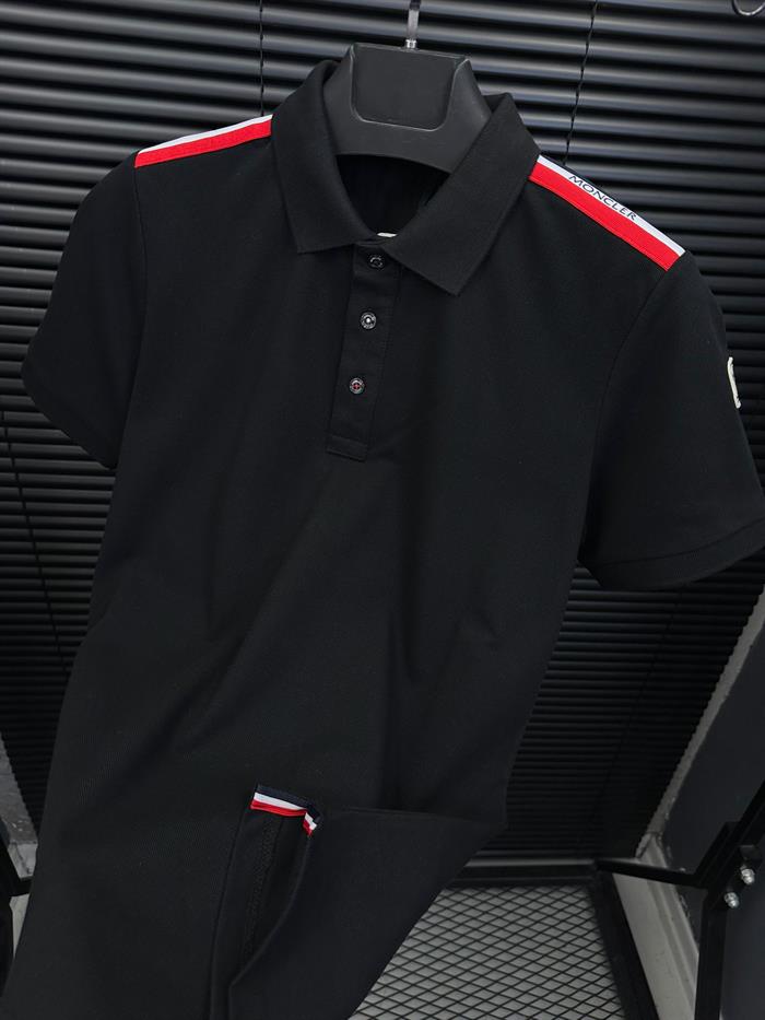 Omuz Şerit Detaylı Yakalı T-Shirt