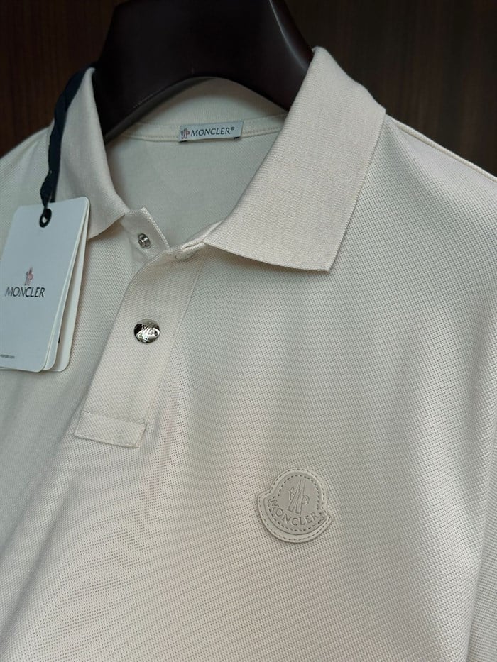 Deri Logo Metal Düğmeli %100 Cotton Yakalı T-Shirt