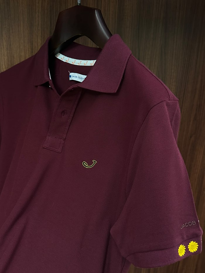 Kol Ve Göğüs Nakış Detaylı Yakalı T-Shirt