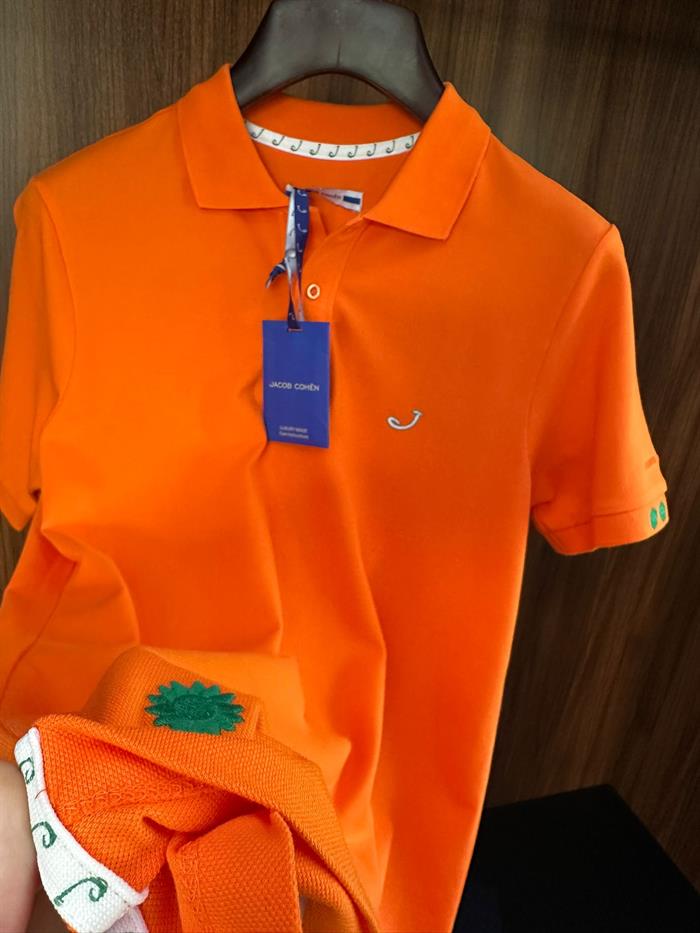Kol Ve Göğüs Nakış Detaylı Yakalı T-Shirt