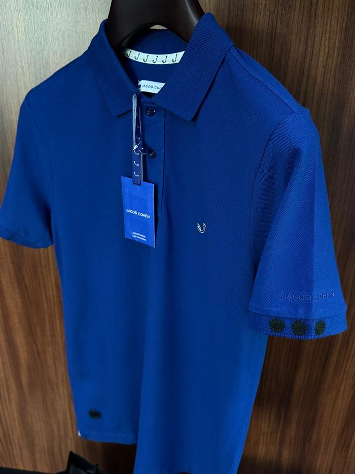 Kol Ve Göğüs Nakış Detaylı Yakalı T-Shirt