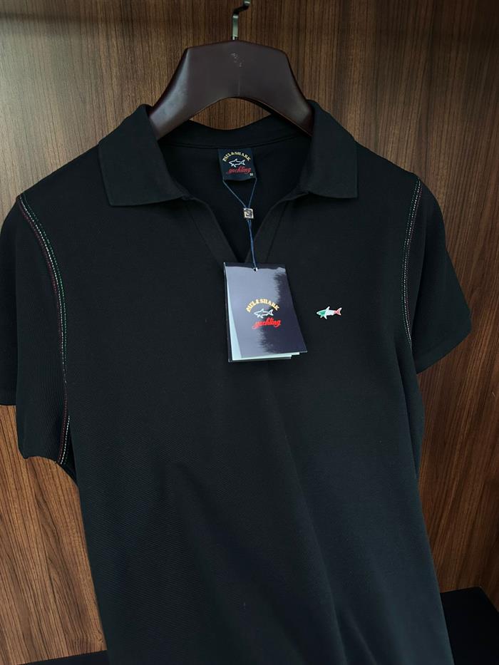 Metal Logolu Pike Kumaş Yakalı T-Shirt