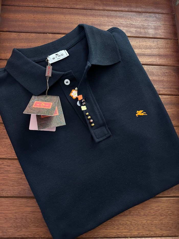 Nakış Armalı Boncuk Detaylı Yakalı T-Shirt