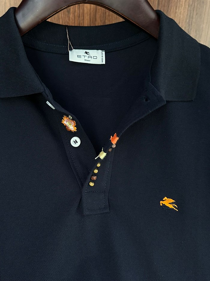 Nakış Armalı Boncuk Detaylı Yakalı T-Shirt