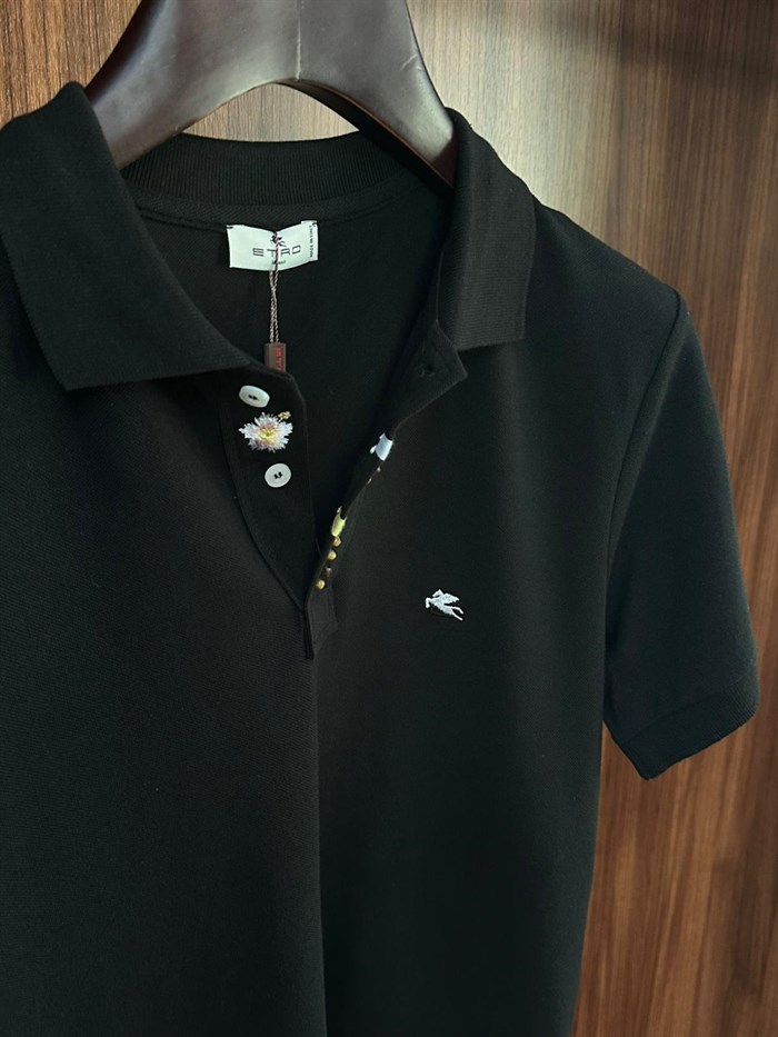 Nakış Armalı Boncuk Detaylı Yakalı T-Shirt