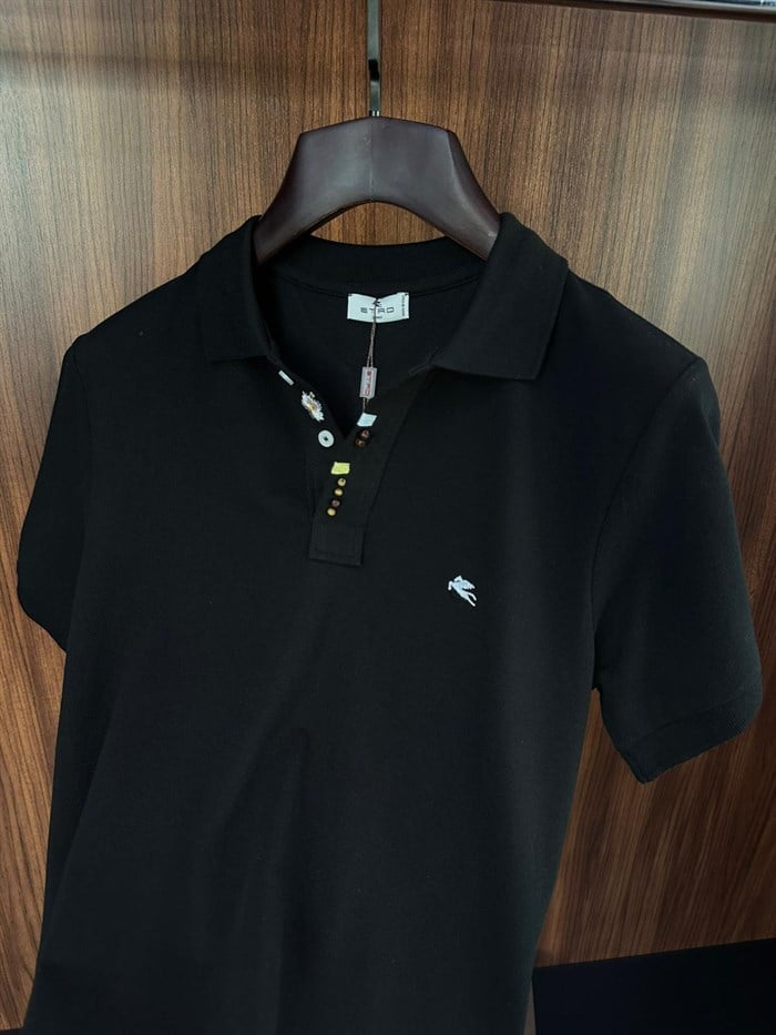 Nakış Armalı Boncuk Detaylı Yakalı T-Shirt