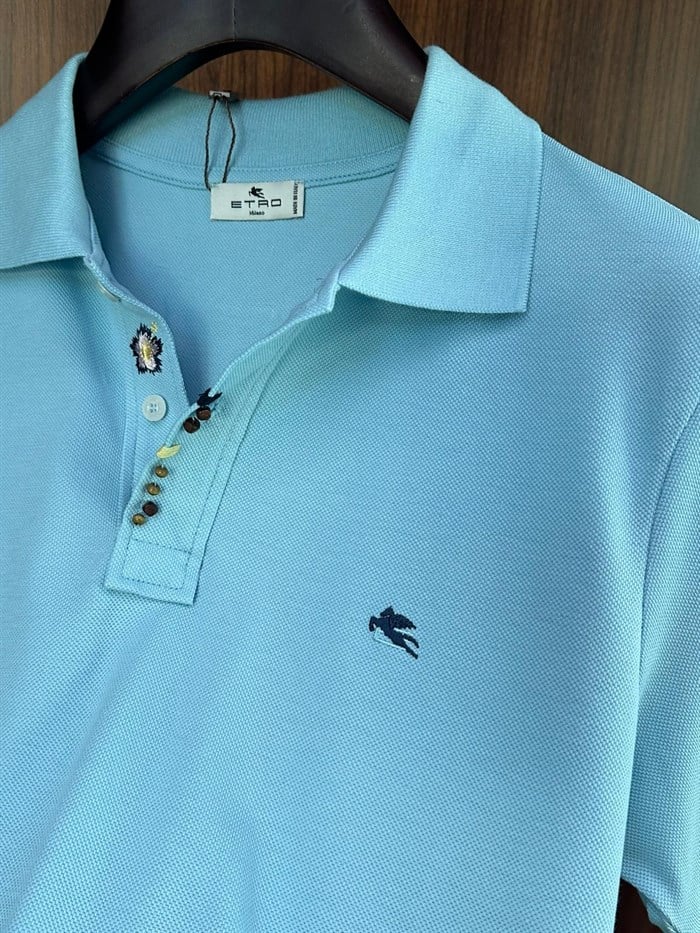 Nakış Armalı Boncuk Detaylı Yakalı T-Shirt