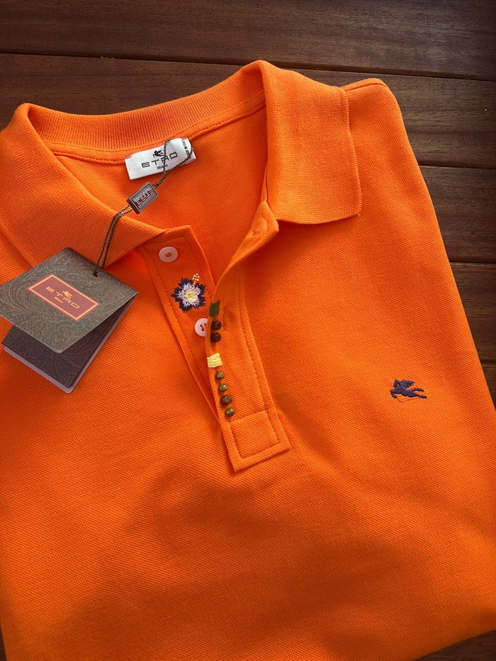 Nakış Armalı Boncuk Detaylı Yakalı T-Shirt