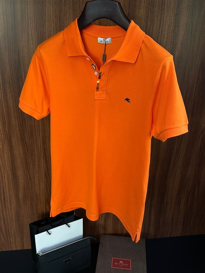 Nakış Armalı Boncuk Detaylı Yakalı T-Shirt