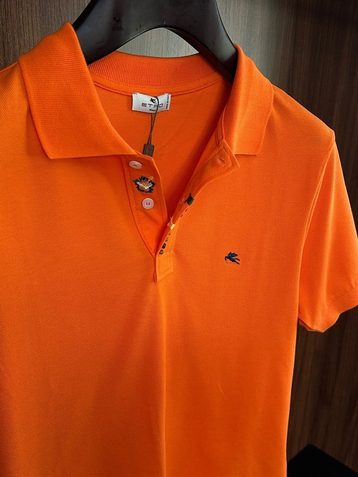 Nakış Armalı Boncuk Detaylı Yakalı T-Shirt