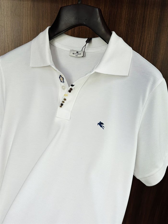 Nakış Armalı Boncuk Detaylı Yakalı T-Shirt