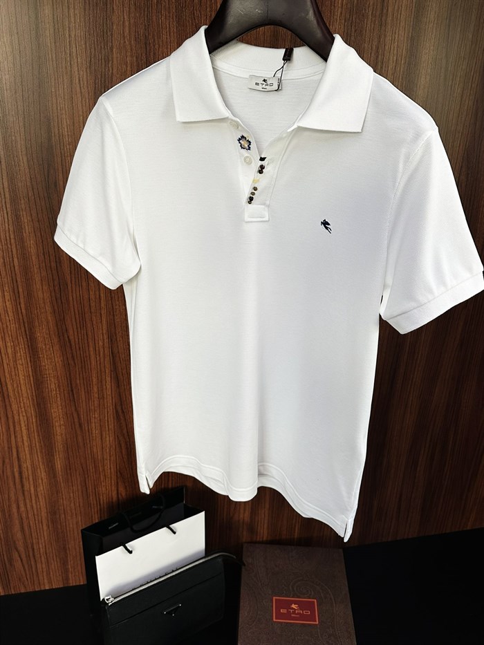 Nakış Armalı Boncuk Detaylı Yakalı T-Shirt