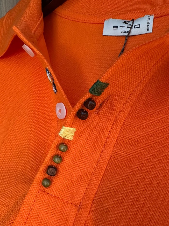 Nakış Armalı Boncuk Detaylı Yakalı T-Shirt