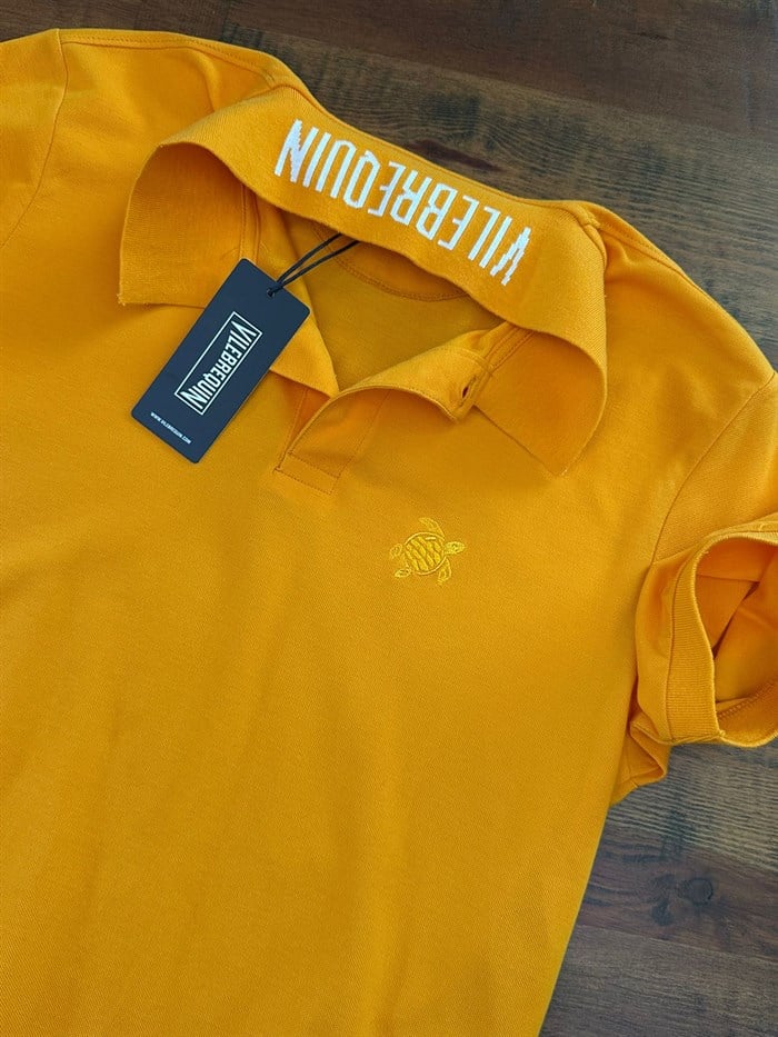 Nakış Logolu Ense Yazılı Yakalı T-Shirt