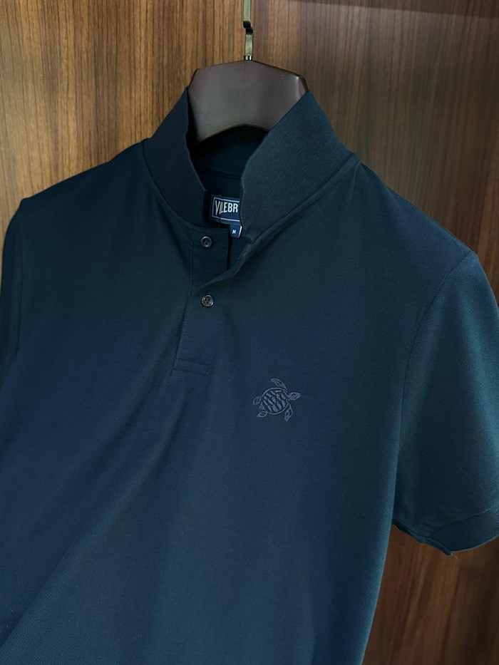 Nakış Logolu Ense Yazılı Yakalı T-Shirt