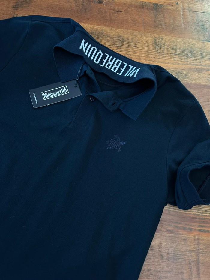 Nakış Logolu Ense Yazılı Yakalı T-Shirt