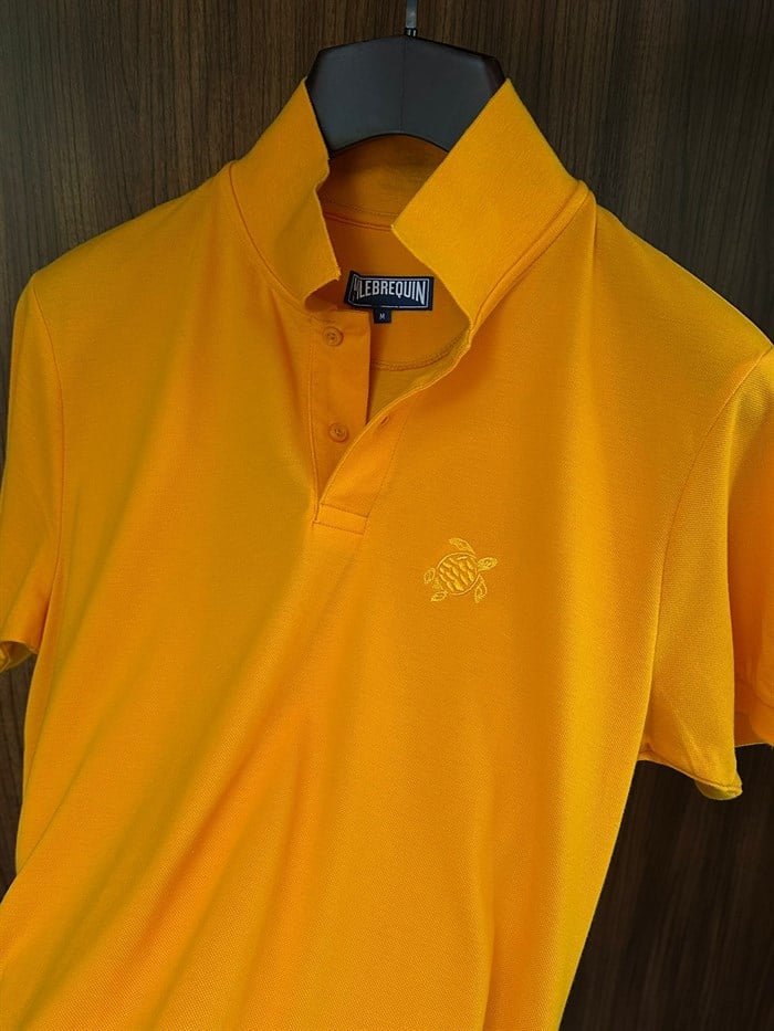 Nakış Logolu Ense Yazılı Yakalı T-Shirt