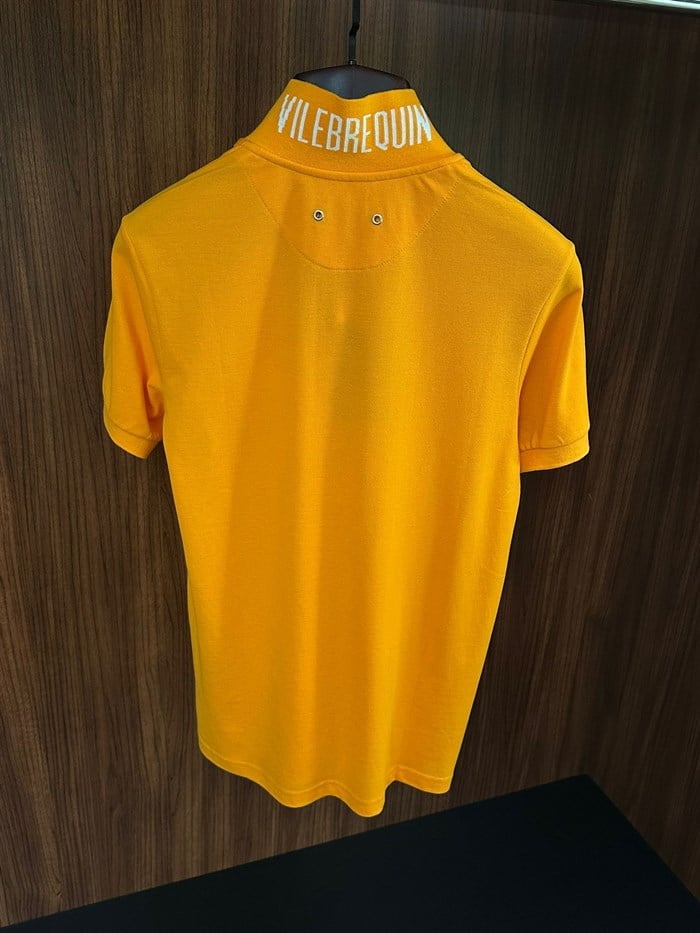 Nakış Logolu Ense Yazılı Yakalı T-Shirt