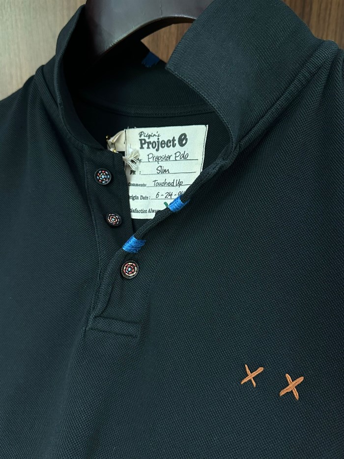 Nakış Logolu Tahta Düğmeli Yakalı T-Shirt