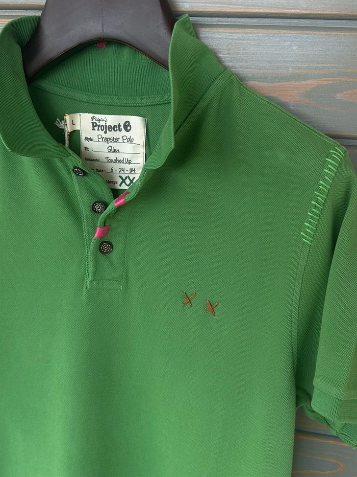 Nakış Logolu Tahta Düğmeli Yakalı T-Shirt
