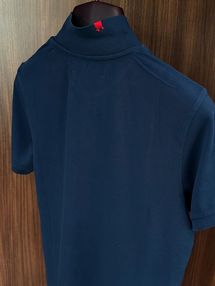 Nakış Logolu Tahta Düğmeli Yakalı T-Shirt