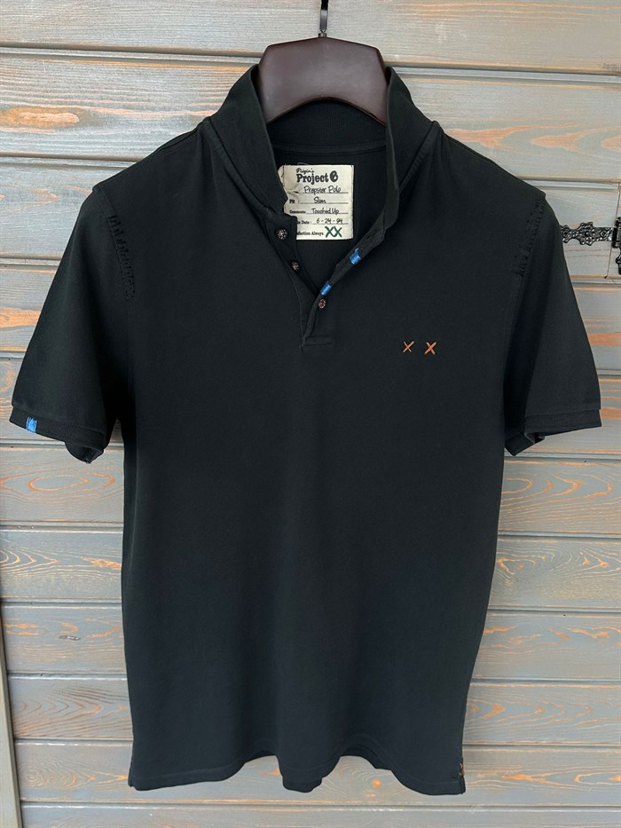 Nakış Logolu Tahta Düğmeli Yakalı T-Shirt
