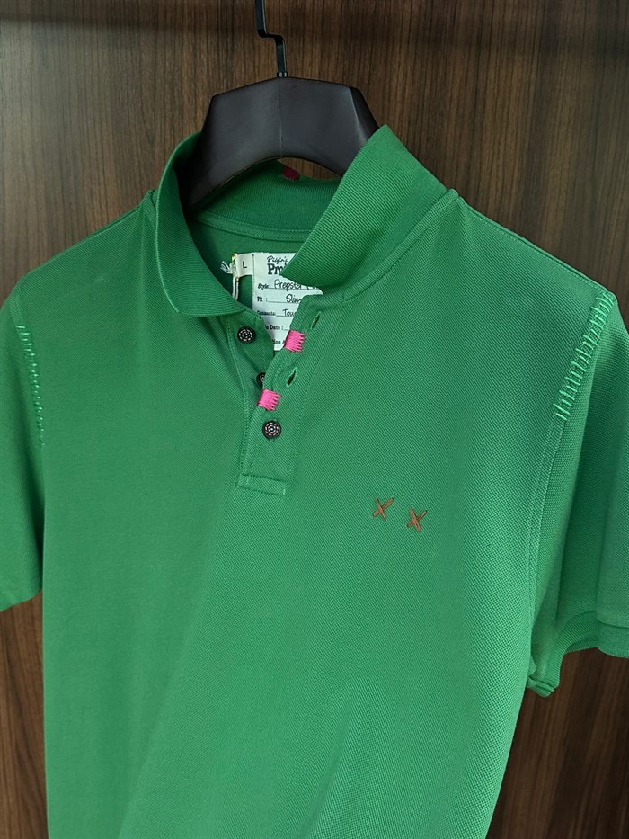 Nakış Logolu Tahta Düğmeli Yakalı T-Shirt
