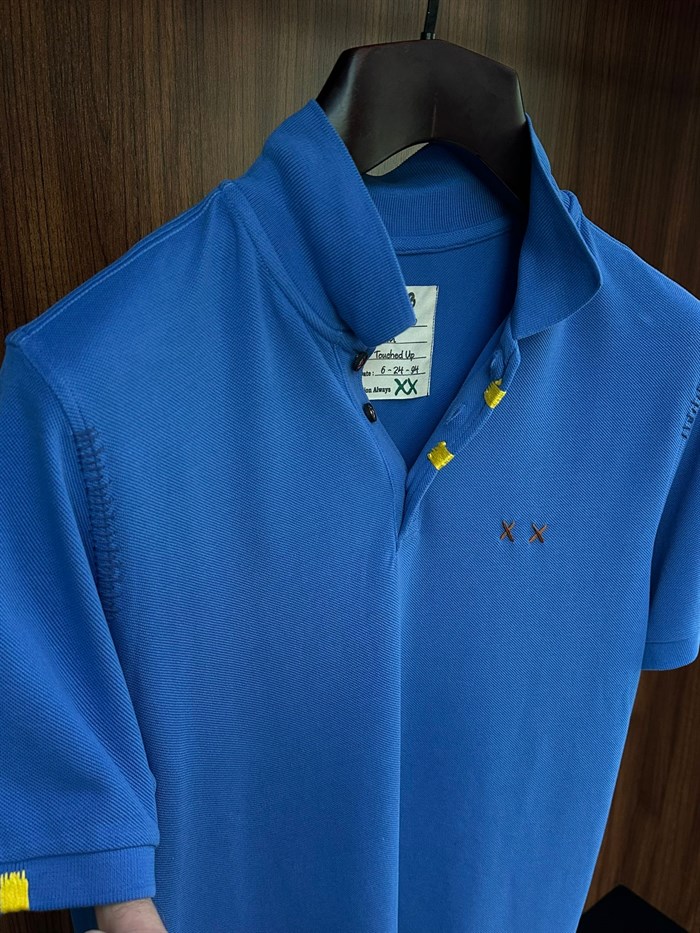 Nakış Logolu Tahta Düğmeli Yakalı T-Shirt