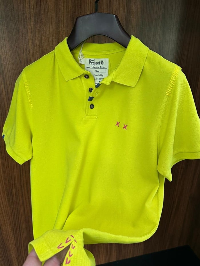 Nakış Logolu Tahta Düğmeli Yakalı T-Shirt